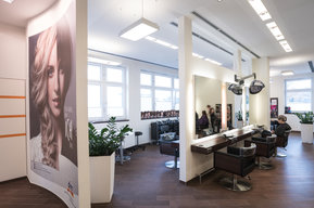 moderner Friseursalon in einer dm-Filiale